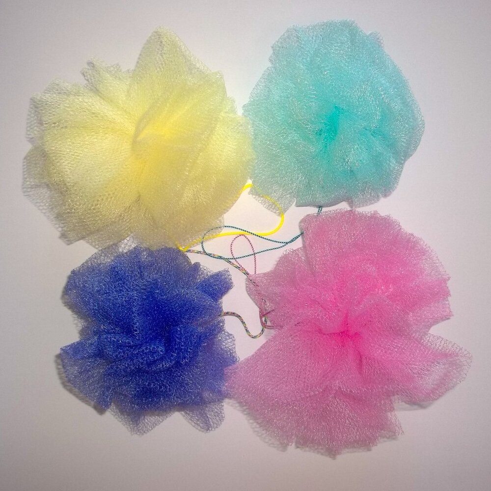 Bath Poof Body Scrubbers  Lot of 4 Purple Pink Yellow Turquoise Blue Set Z001